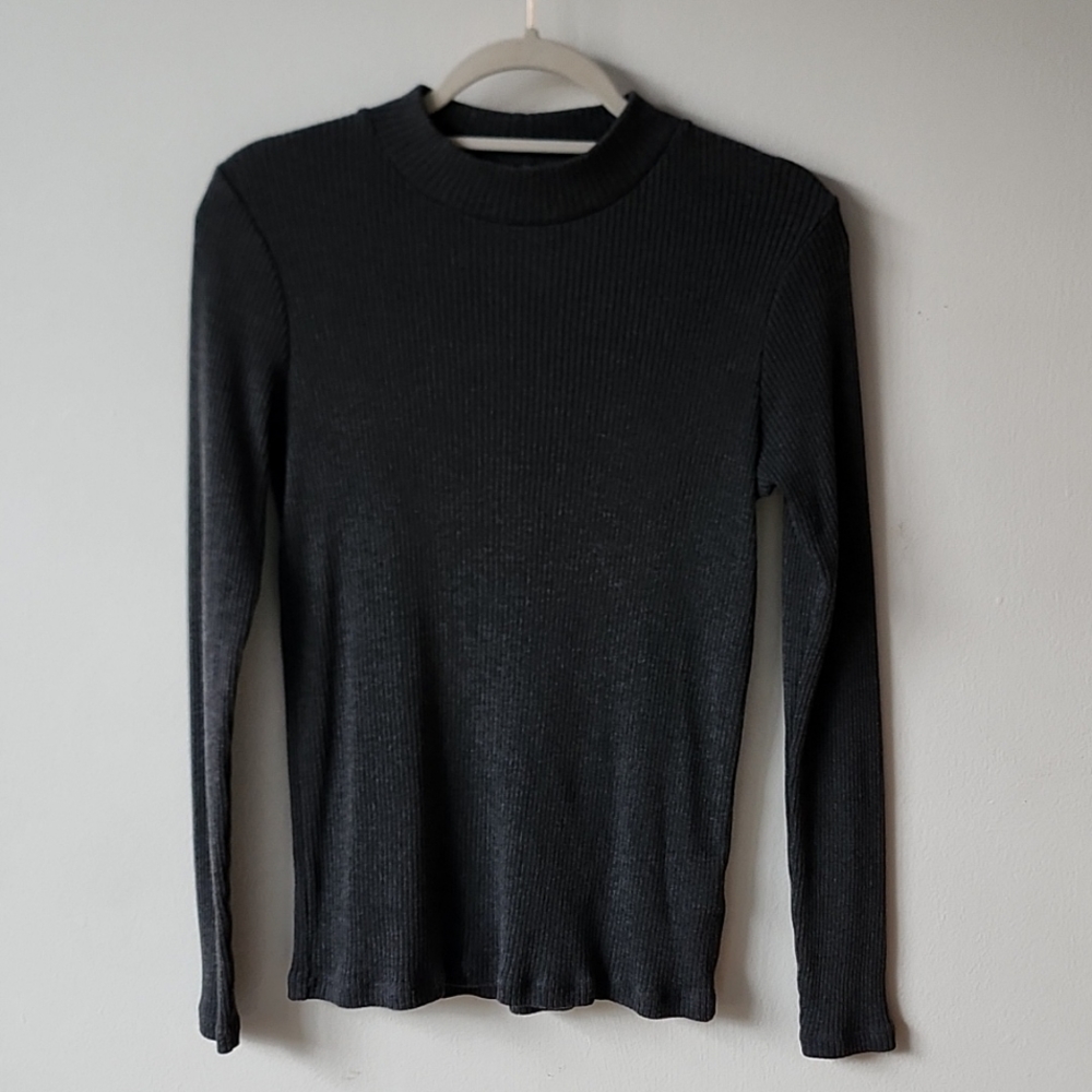 Uniqlo Grey Fitted Mock Turtleneck, size Medium